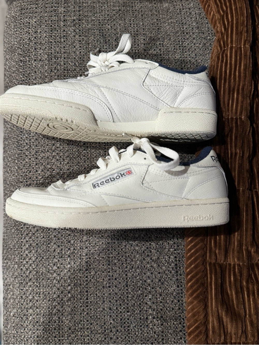 Reebok White mens 7 & women’s 8.5